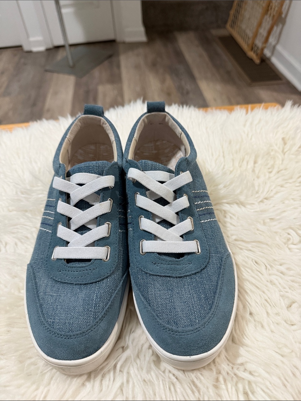 REVITALIGN Teal Blue Canvas Lace-Up Sneakers Size 9